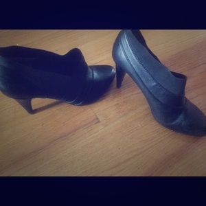 Adrienne Vittadini Leather booties 7.5
